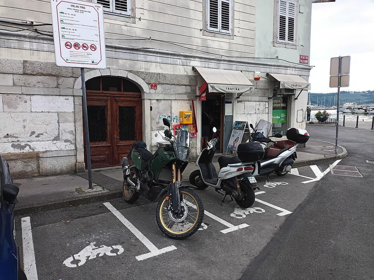 Photo 1 — Place moto couverte, Butte-aux-Cailles
